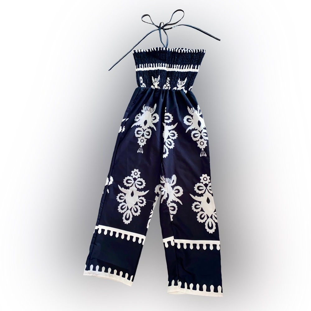 BOHEMIAN PRINT NAVY AND WHITE HALTER TOP JUMPSUIT // SIZE MEDIUM💙